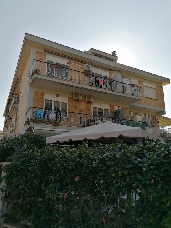 appartamento in vendita a Roma in zona Appio Pignatelli