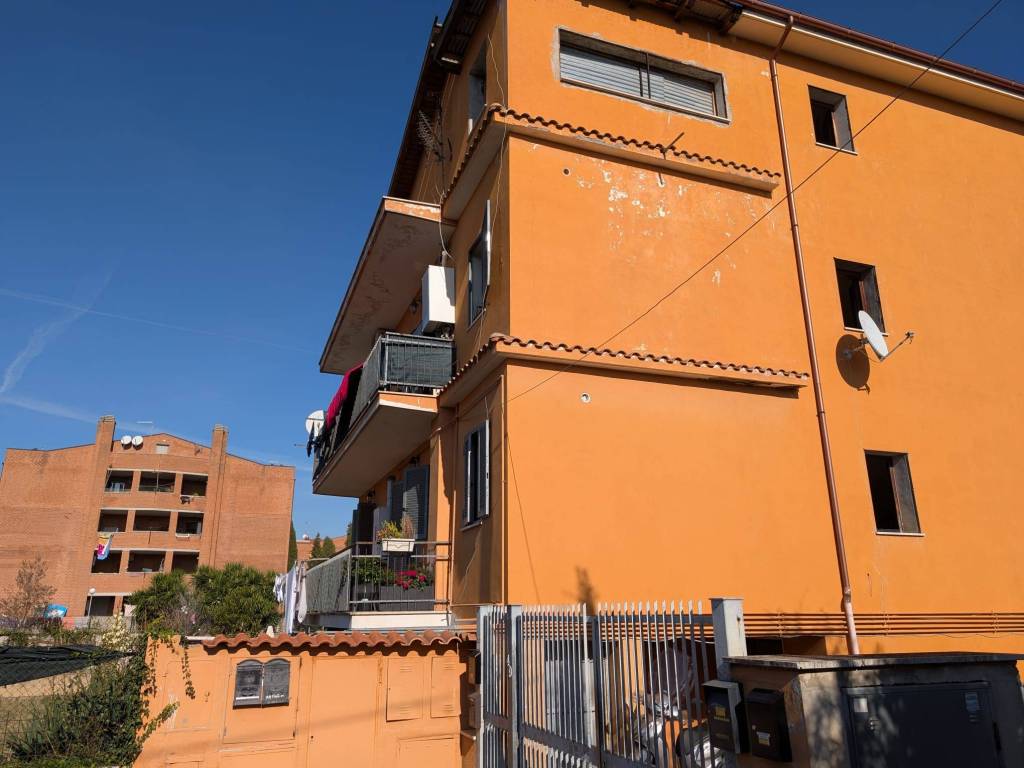 appartamento in vendita a Roma in zona Castelverde