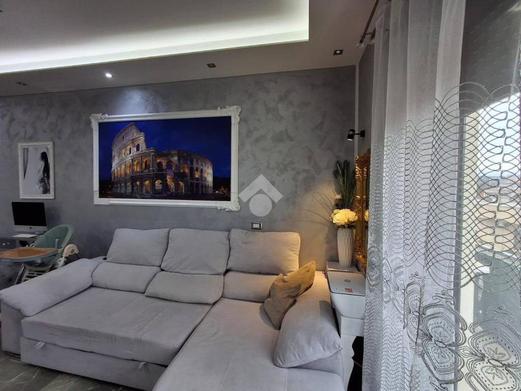 appartamento in vendita a Roma in zona Tor Bella Monaca
