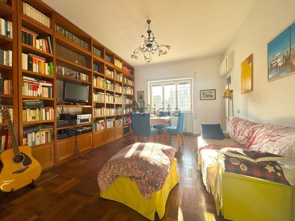 appartamento in vendita a Roma in zona Appio Pignatelli