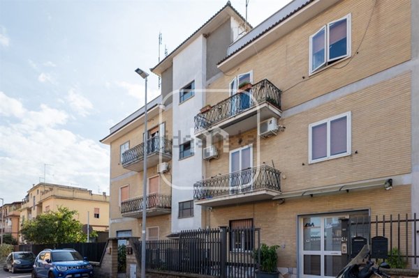appartamento in vendita a Roma in zona Castelverde