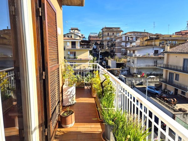 appartamento in vendita a Roma in zona Torrione Cerquetta