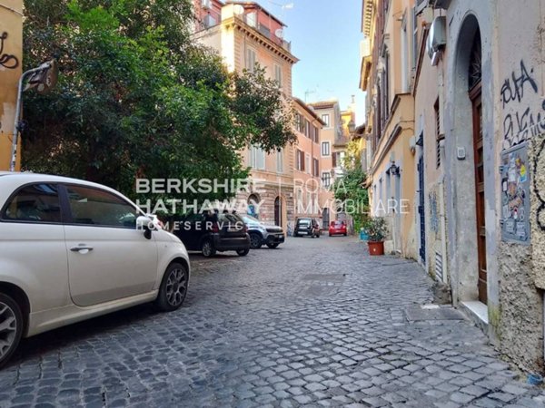 locale commerciale in vendita a Roma in zona Trastevere