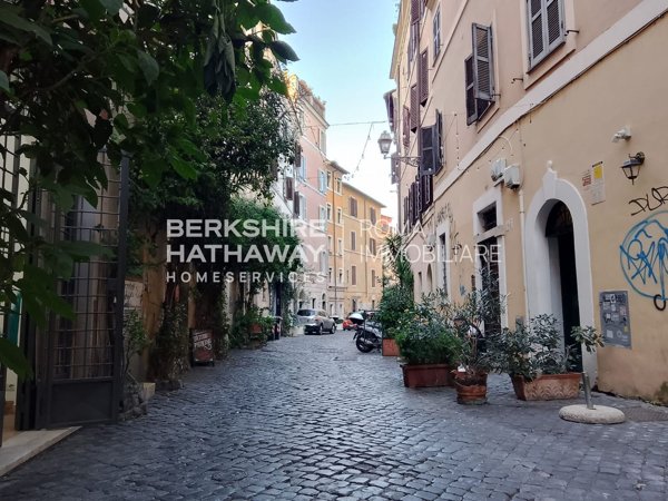 locale commerciale in vendita a Roma in zona Trastevere
