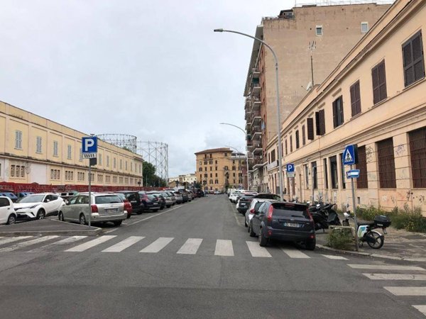 negozio in vendita a Roma in zona Ostiense