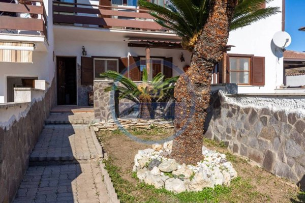 casa indipendente in vendita a Roma in zona Acilia