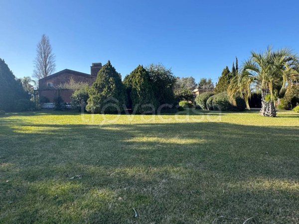casa indipendente in vendita a Roma in zona Casal Palocco
