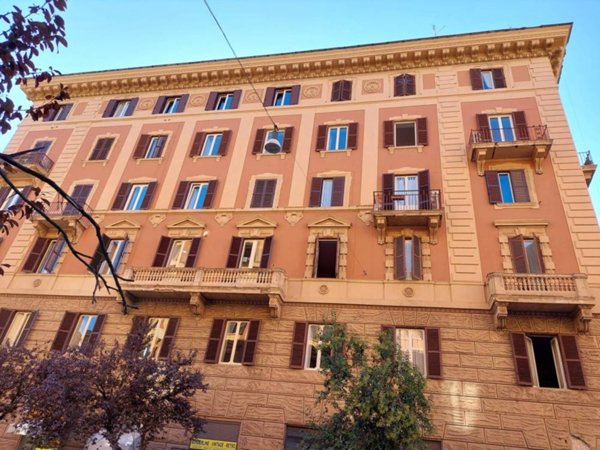 locale commerciale in vendita a Roma in zona Della Vittoria