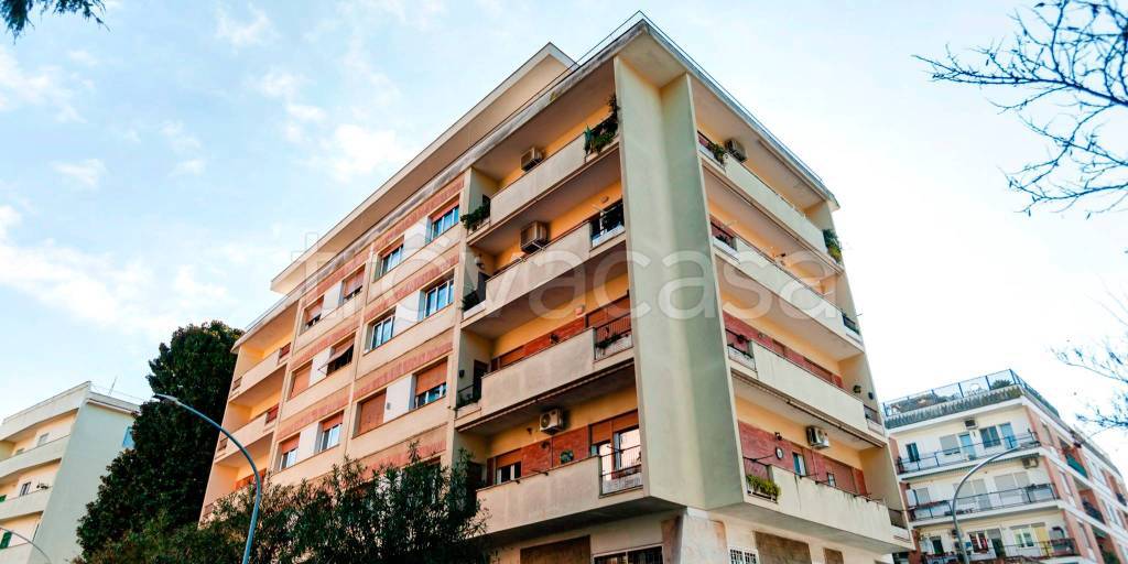appartamento in vendita a Roma in zona EUR