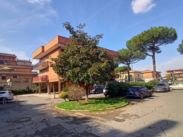 appartamento in vendita a Roma in zona Finocchio