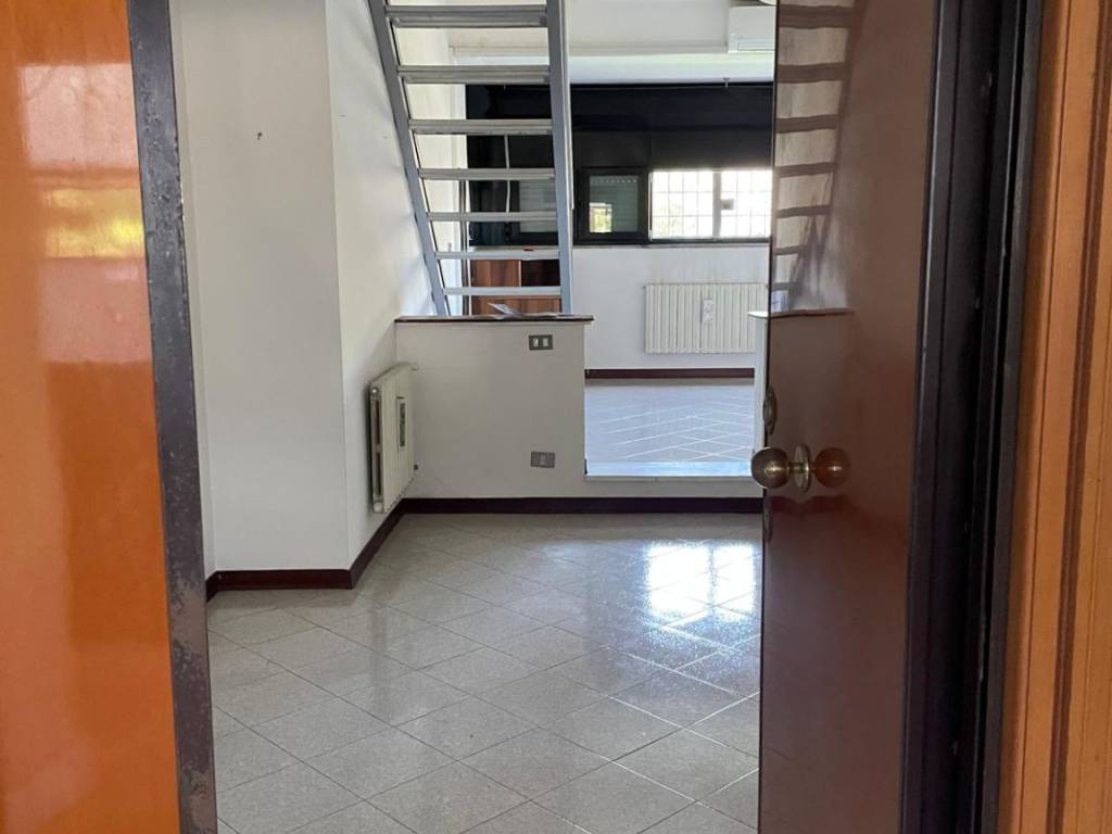 appartamento in vendita a Roma in zona Ardeatino