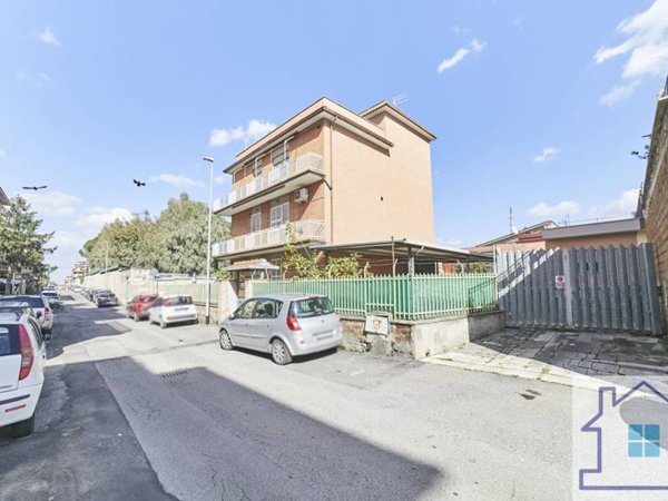 appartamento in vendita a Roma in zona Torre Angela