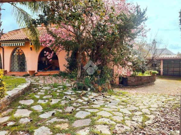 casa indipendente in vendita a Roma in zona Acilia