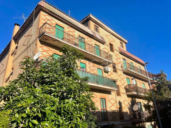 appartamento in vendita a Roma in zona Torre Angela