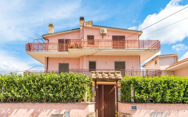 appartamento in vendita a Roma in zona Fosso di San Giuliano
