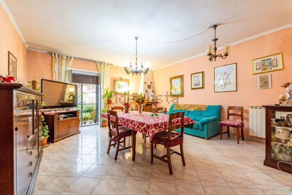 appartamento in vendita a Roma in zona Lunghezza