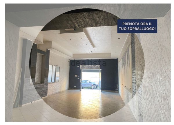 locale commerciale in vendita a Roma in zona Finocchio