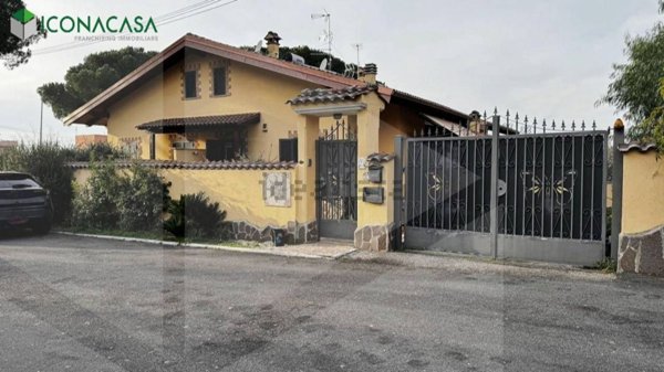 casa indipendente in vendita a Roma in zona Giardini di Corcolle