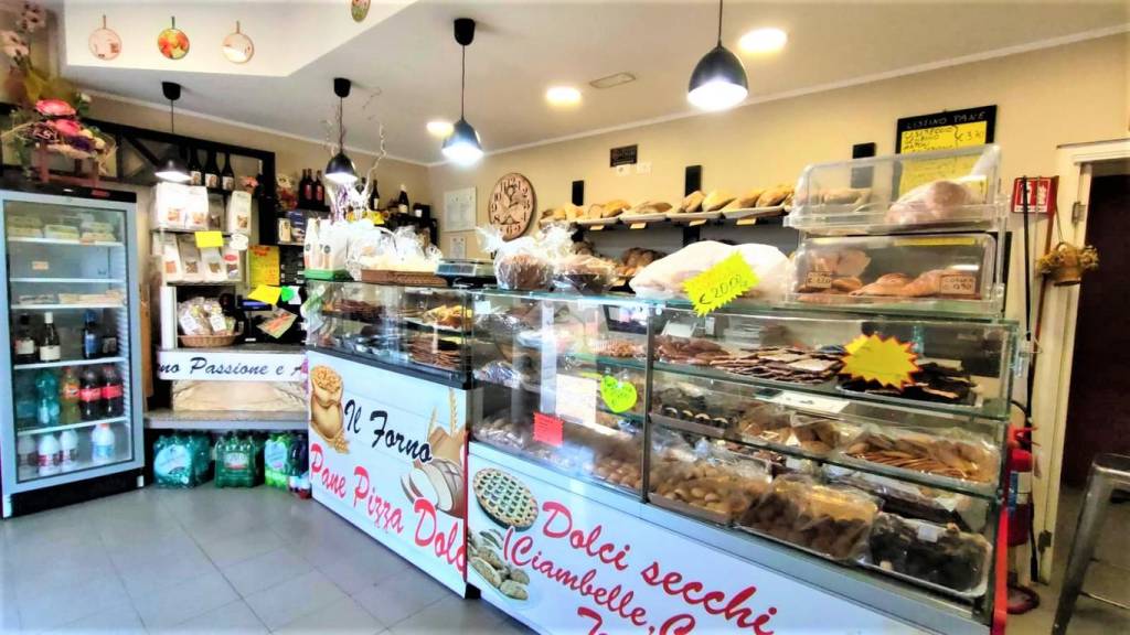 negozio in vendita a Roma in zona Casal Morena