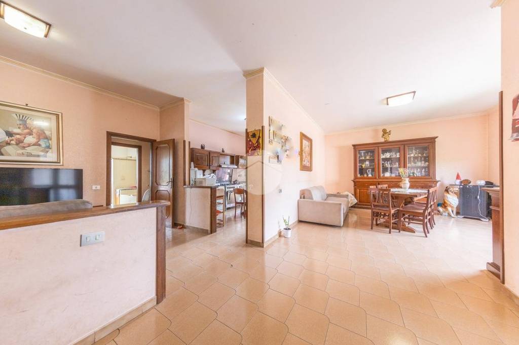appartamento in vendita a Roma in zona Lunghezza