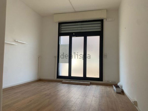 locale commerciale in vendita a Roma in zona Collatino