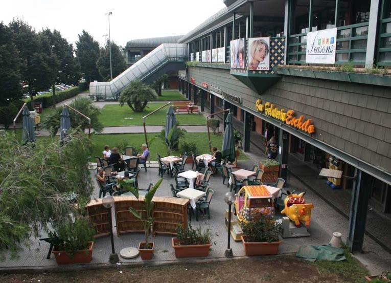 negozio in vendita a Roma in zona Infernetto
