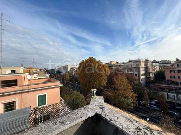 locale commerciale in vendita a Roma in zona San Saba - Ripa