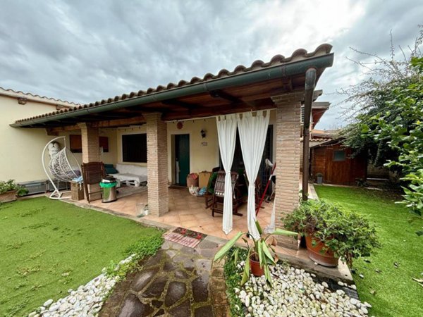casa indipendente in vendita a Roma in zona Acilia