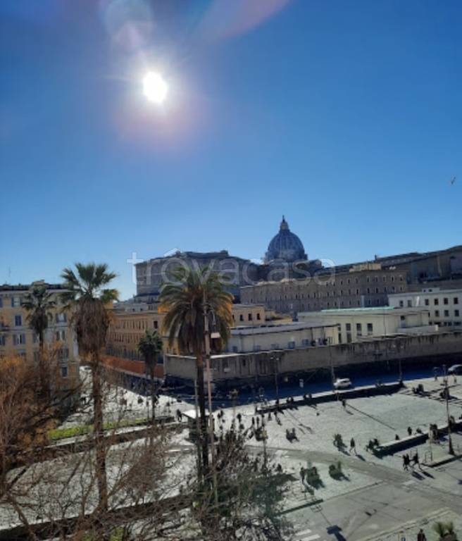 negozio in vendita a Roma in zona Rione Borgo
