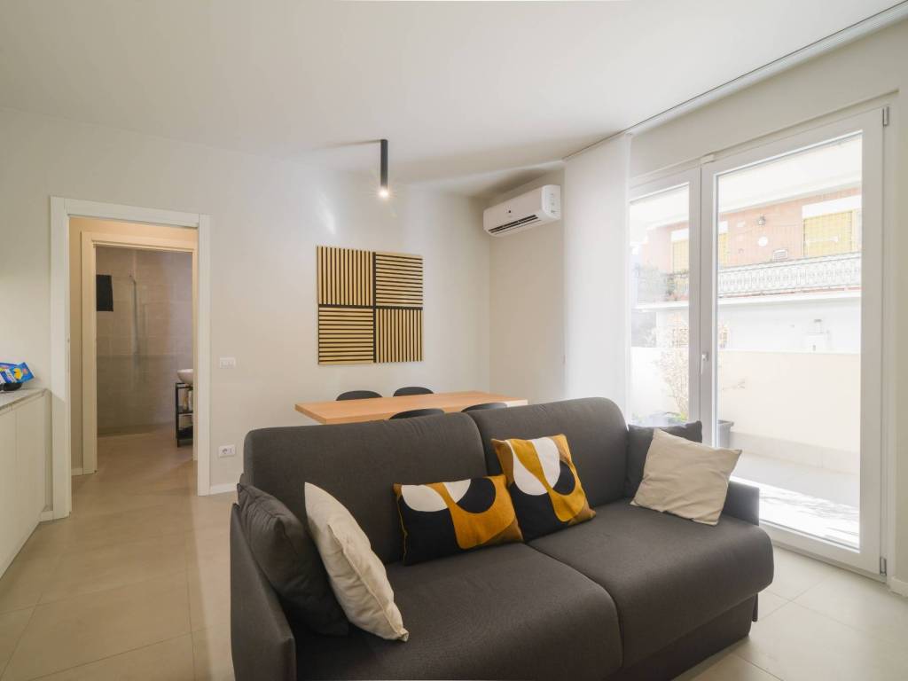 appartamento in vendita a Roma in zona Appio Latino