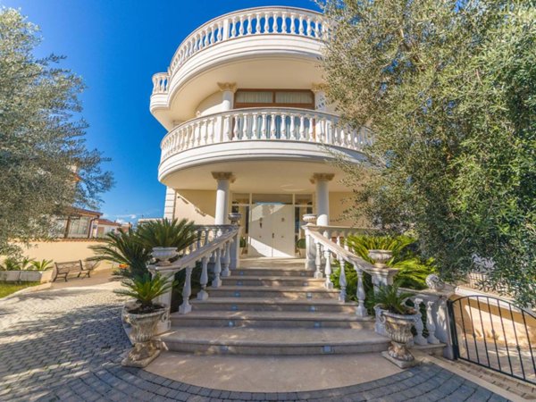 casa indipendente in vendita a Roma in zona Borghesiana