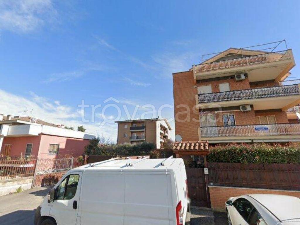 appartamento in vendita a Roma in zona Casal Morena