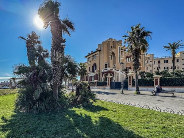 appartamento in vendita a Roma in zona Ostia