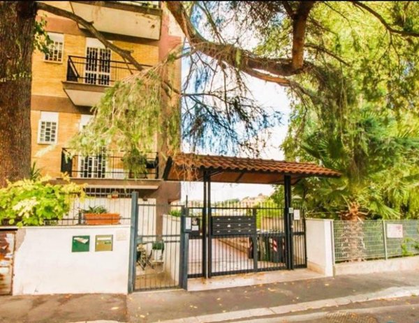 appartamento in vendita a Roma in zona Vigna Murata
