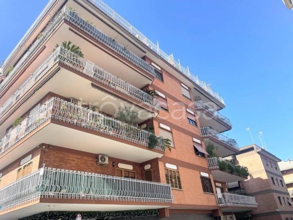 appartamento in vendita a Roma in zona Prenestino-Labicano