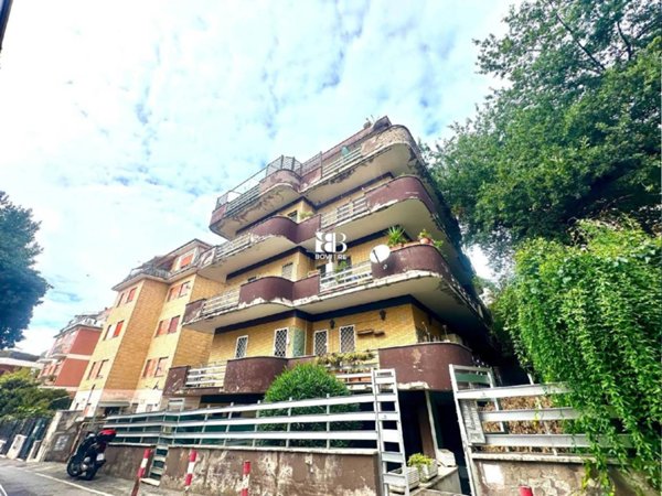 appartamento in vendita a Roma in zona Tomba di Nerone