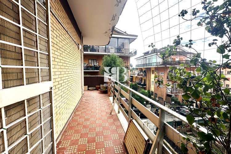 appartamento in vendita a Roma in zona Tomba di Nerone