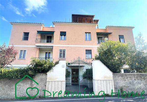 appartamento in vendita a Roma in zona Appio Claudio