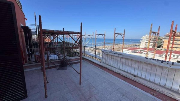 appartamento in vendita a Roma in zona Ostia Antica