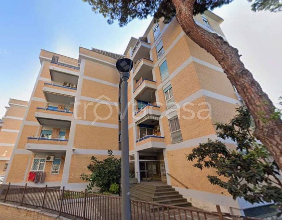 appartamento in vendita a Roma in zona Ostia