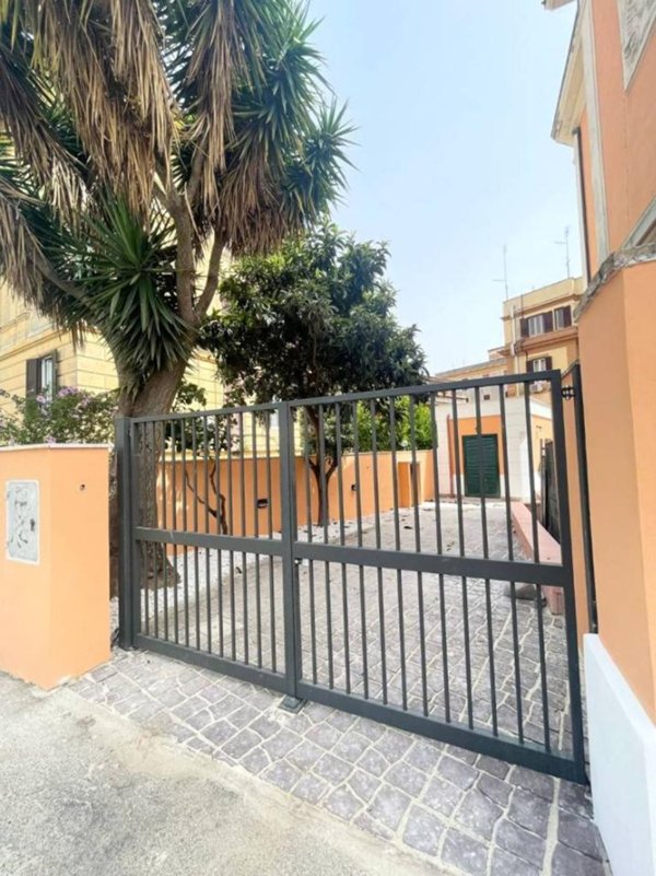 appartamento in vendita a Roma in zona Tuscolano