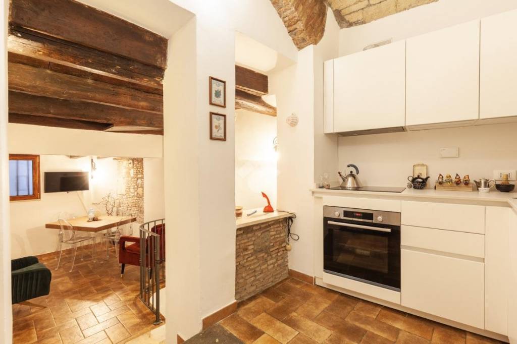 appartamento in vendita a Roma in zona Parione/Sant'Eustachio
