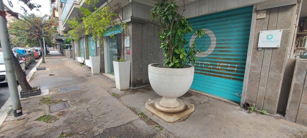 negozio in vendita a Roma in zona Ostia