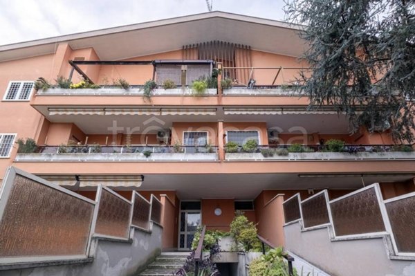 appartamento in vendita a Roma in zona Pantan Monastero