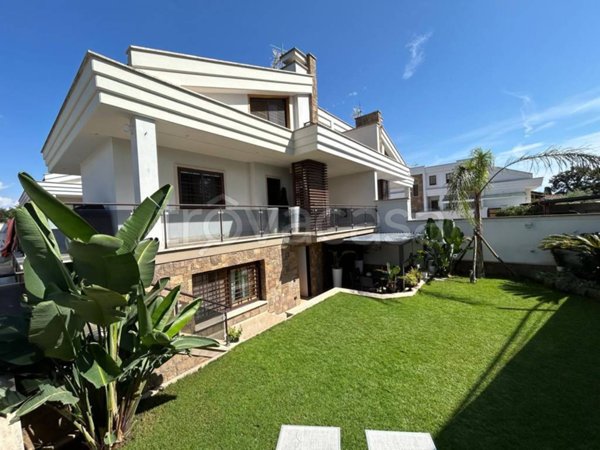 casa indipendente in vendita a Roma in zona Infernetto