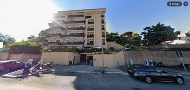 appartamento in vendita a Roma in zona Tomba di Nerone