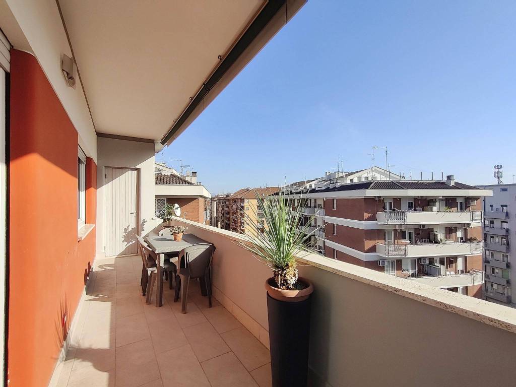appartamento in vendita a Roma in zona Appio Claudio