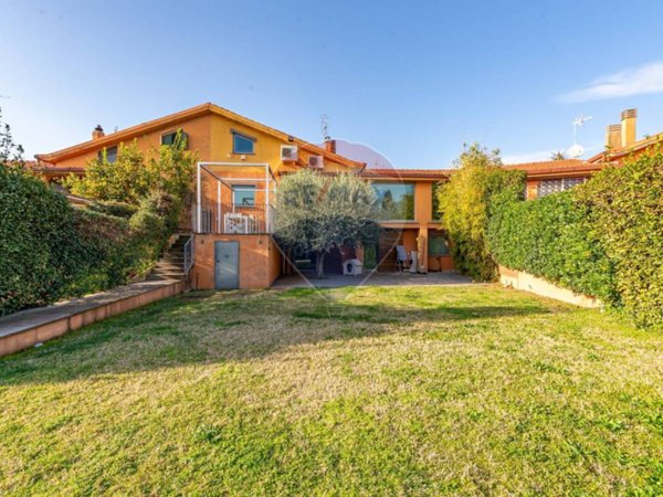 appartamento in vendita a Roma in zona Torricola