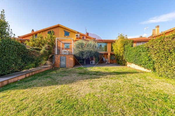 appartamento in vendita a Roma in zona Torricola