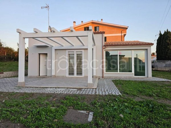 casa indipendente in vendita a Roma in zona Osteria del Curato